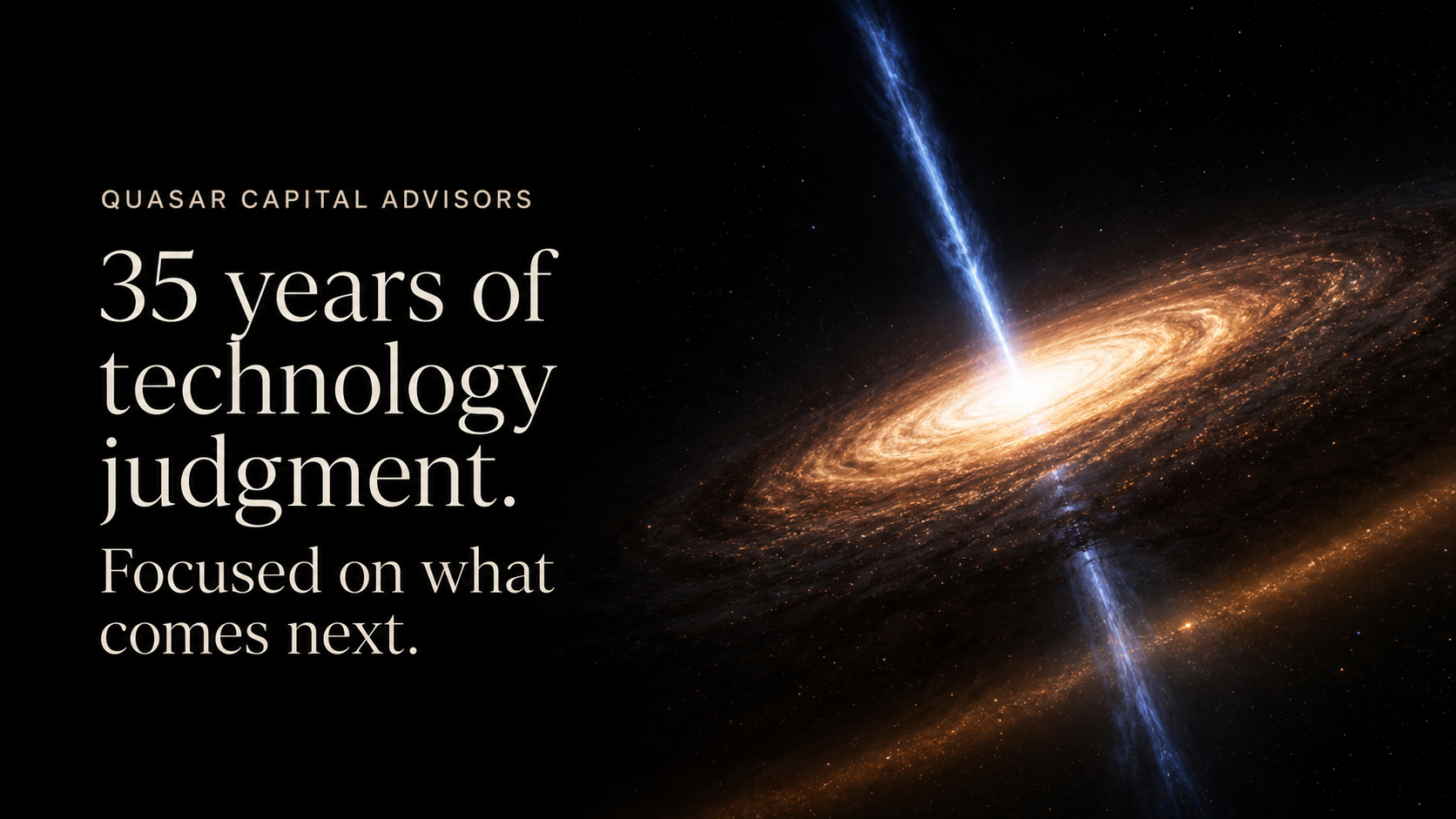 A luminous amber quasar with an ion-blue jet crossing deep space